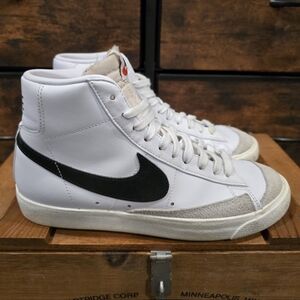 Womens Nike size 9.5 Blazer Mid 77 CZ1055-100 White Casual Shoes Sneakers